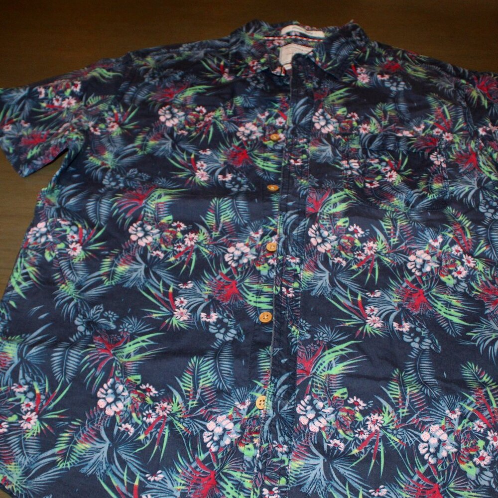 On The Road (Traveler's Collection) men's small button down floral shirt.